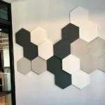 Akustik panel, ses yalıtımı, akustik panellerin faydaları, ofis akustiği, müzik stüdyosu, gürültü kontrolü, akustik panel seçimi, iç mekan ses düzenlemesi.