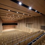 Akustik panel, ses yalıtımı, akustik panellerin faydaları, ofis akustiği, müzik stüdyosu, gürültü kontrolü, akustik panel seçimi, iç mekan ses düzenlemesi.